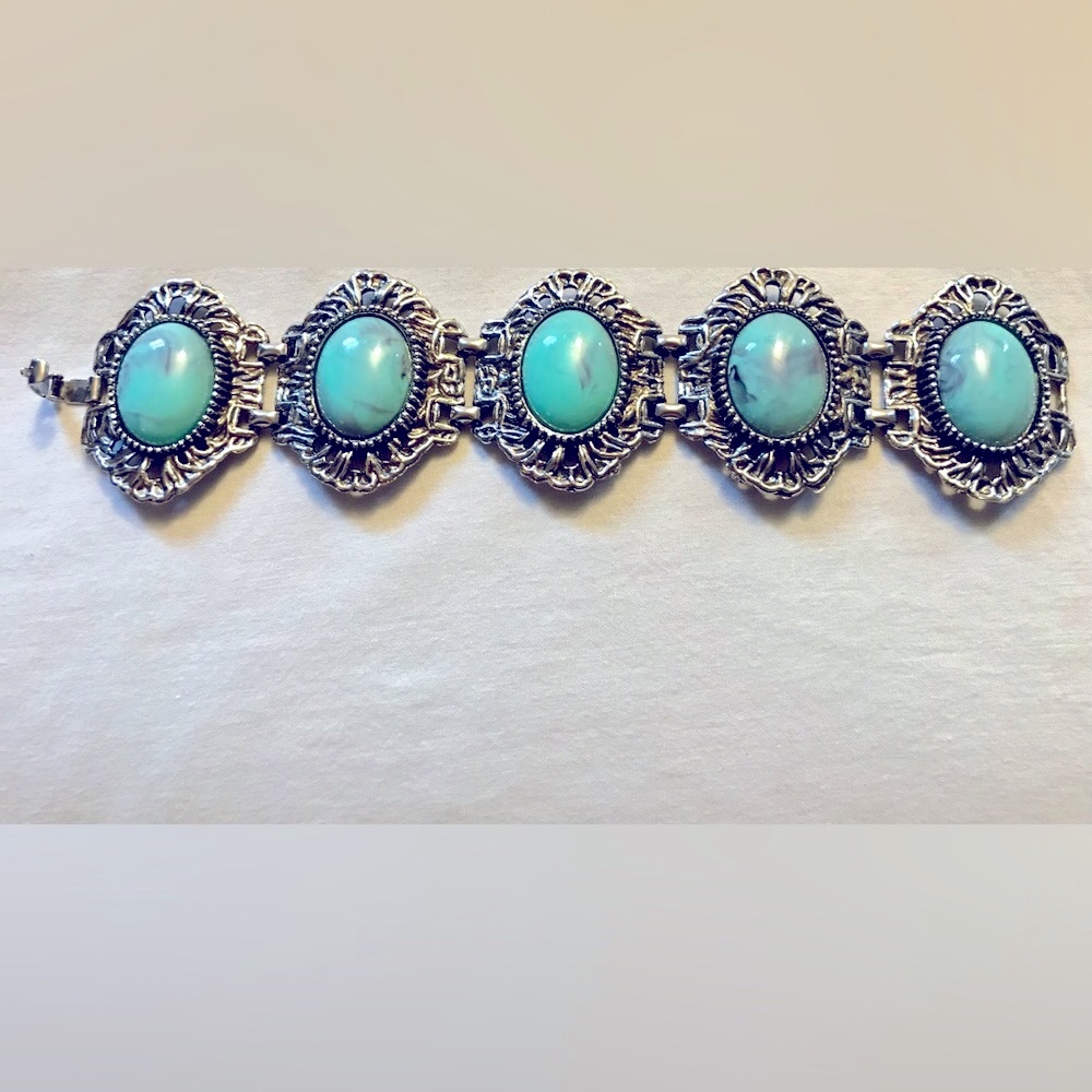 Vintage faux Turquoise & silver Chunky Bracelet.